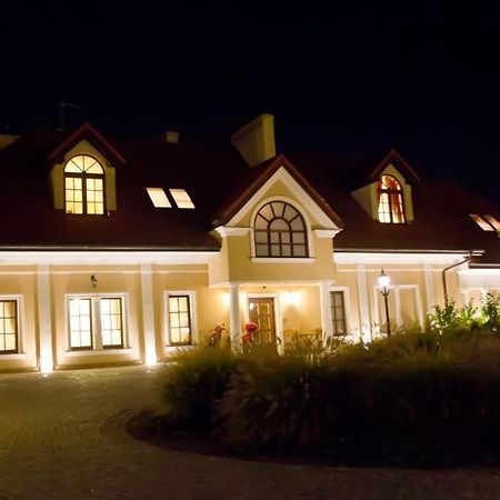 Bed and Breakfast Dwor Pod Rozami Smolec Экстерьер фото