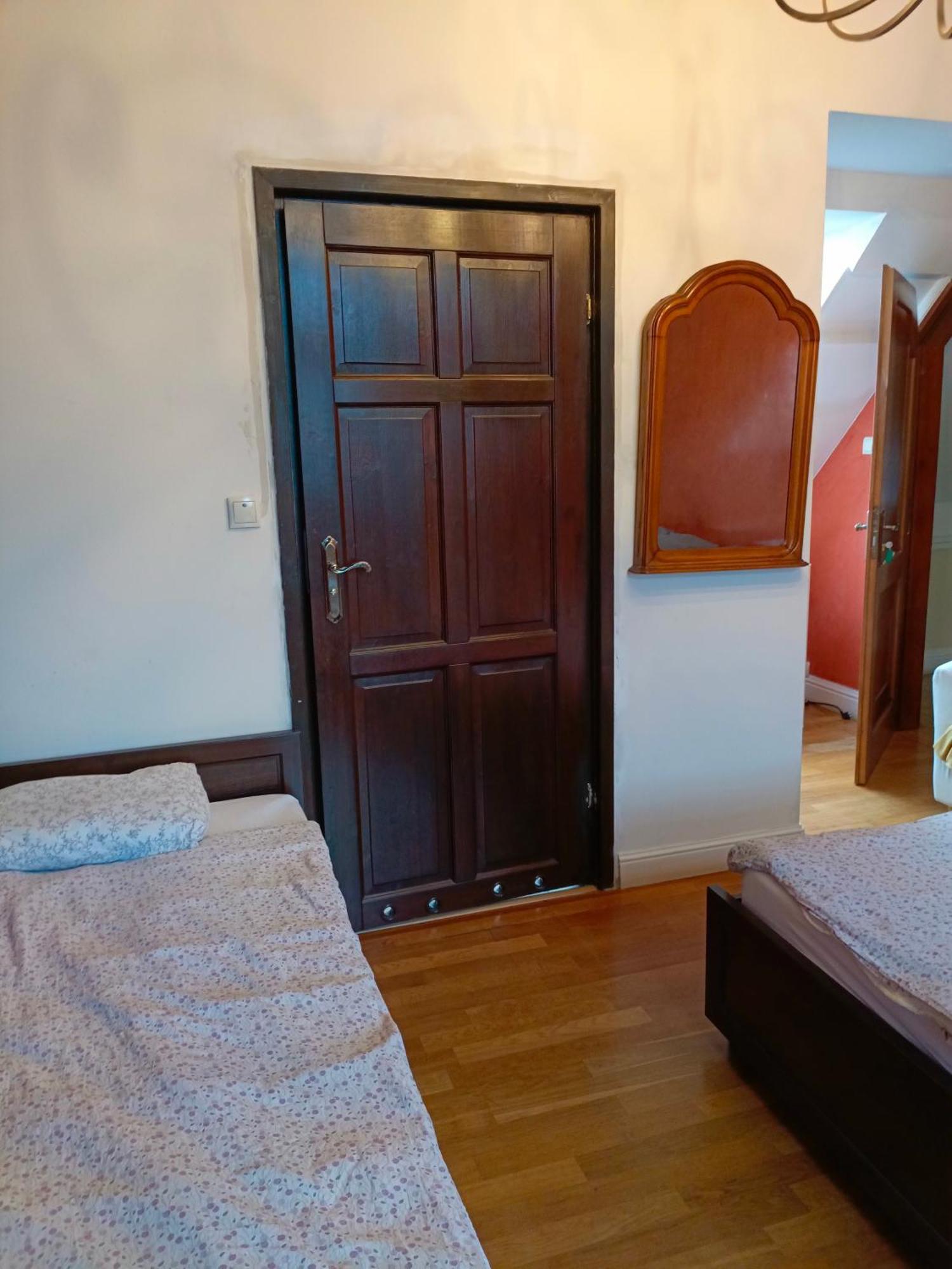 Bed and Breakfast Dwor Pod Rozami Smolec Номер фото