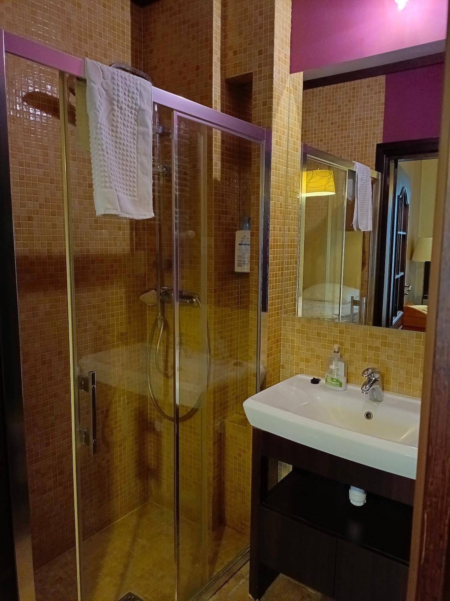 Bed and Breakfast Dwor Pod Rozami Smolec Номер фото