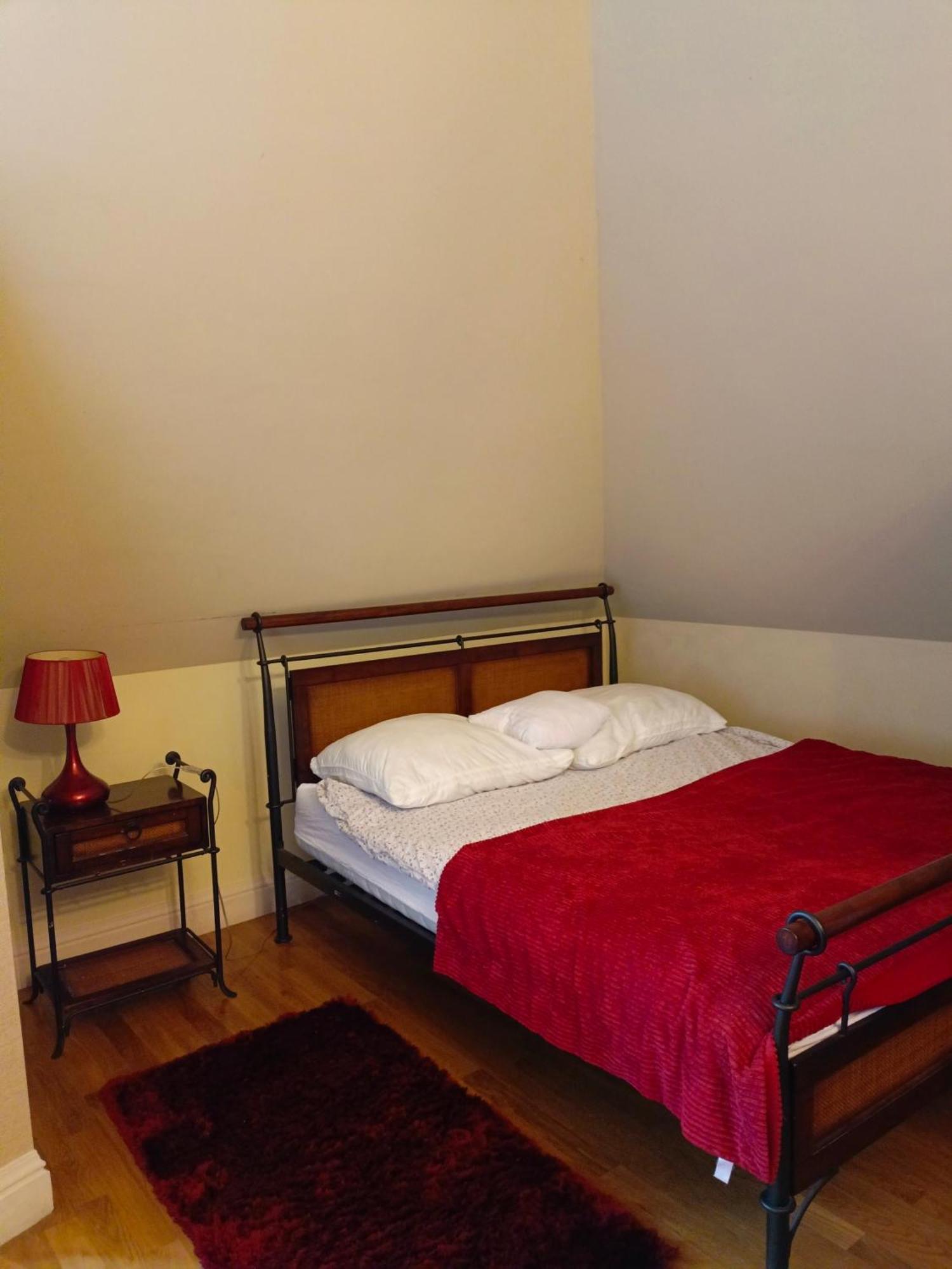 Bed and Breakfast Dwor Pod Rozami Smolec Номер фото